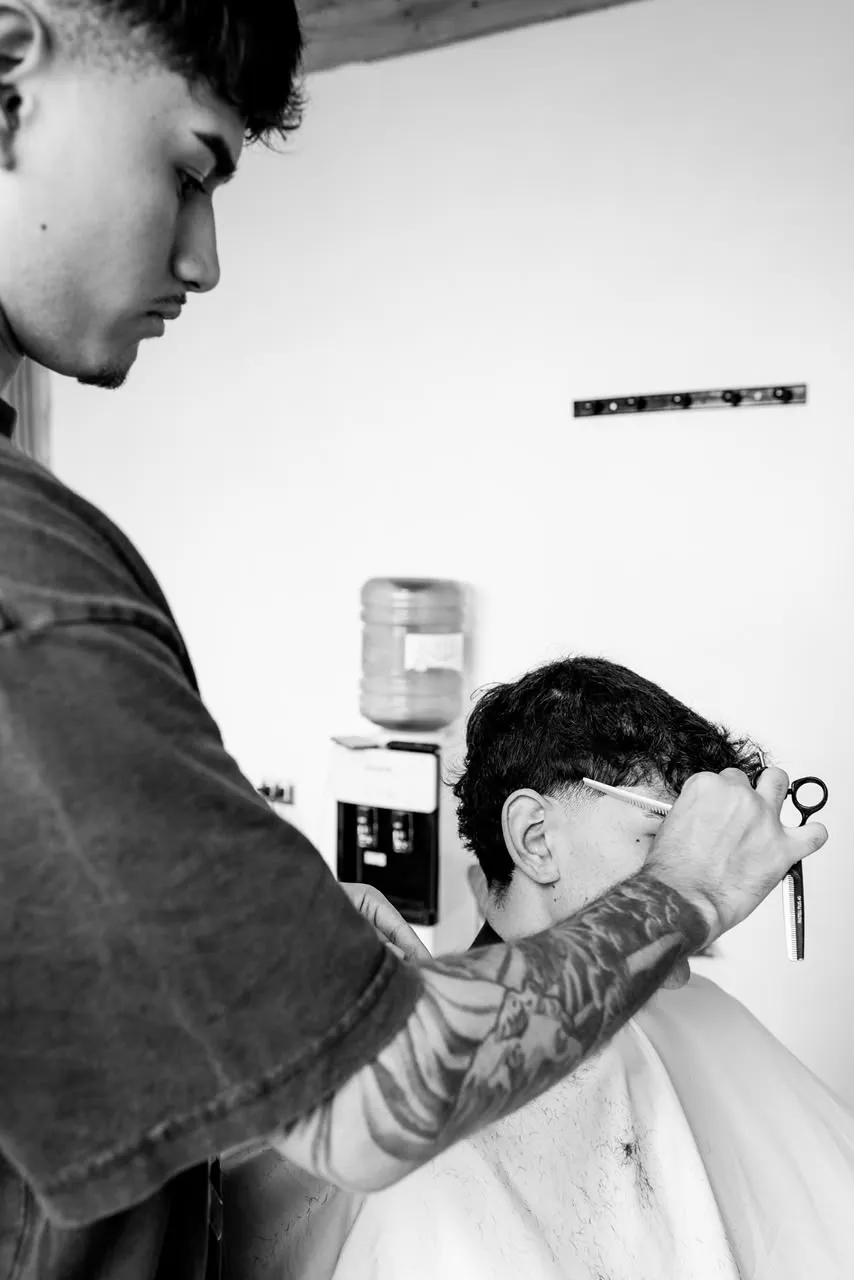 Cliente satisfecho tras su corte